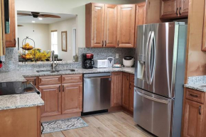 Little Ridge Ranch-East House Quiet Country Getaway-Pet Friendly!